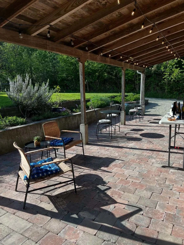 The patio at the Shawnee Hill Farm tasting room